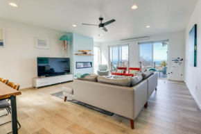 Scenic Depoe Bay Townhome with Deck Less Than 1 Mi to Parks!